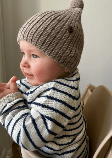 Ribbstickad Mössa med Boll Alpacka